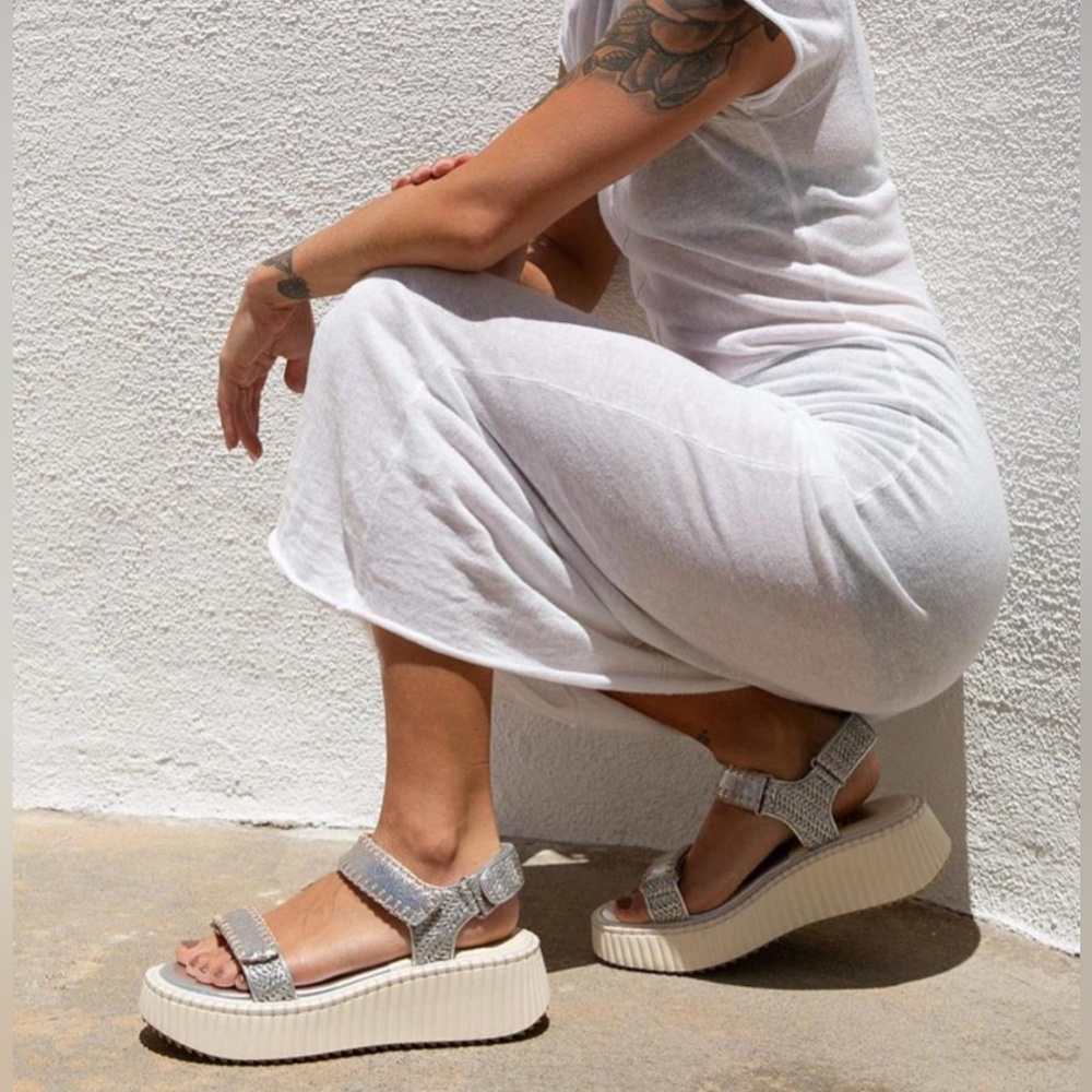 NEW ✨ DOLCE VITA debra sandal in ivory suede